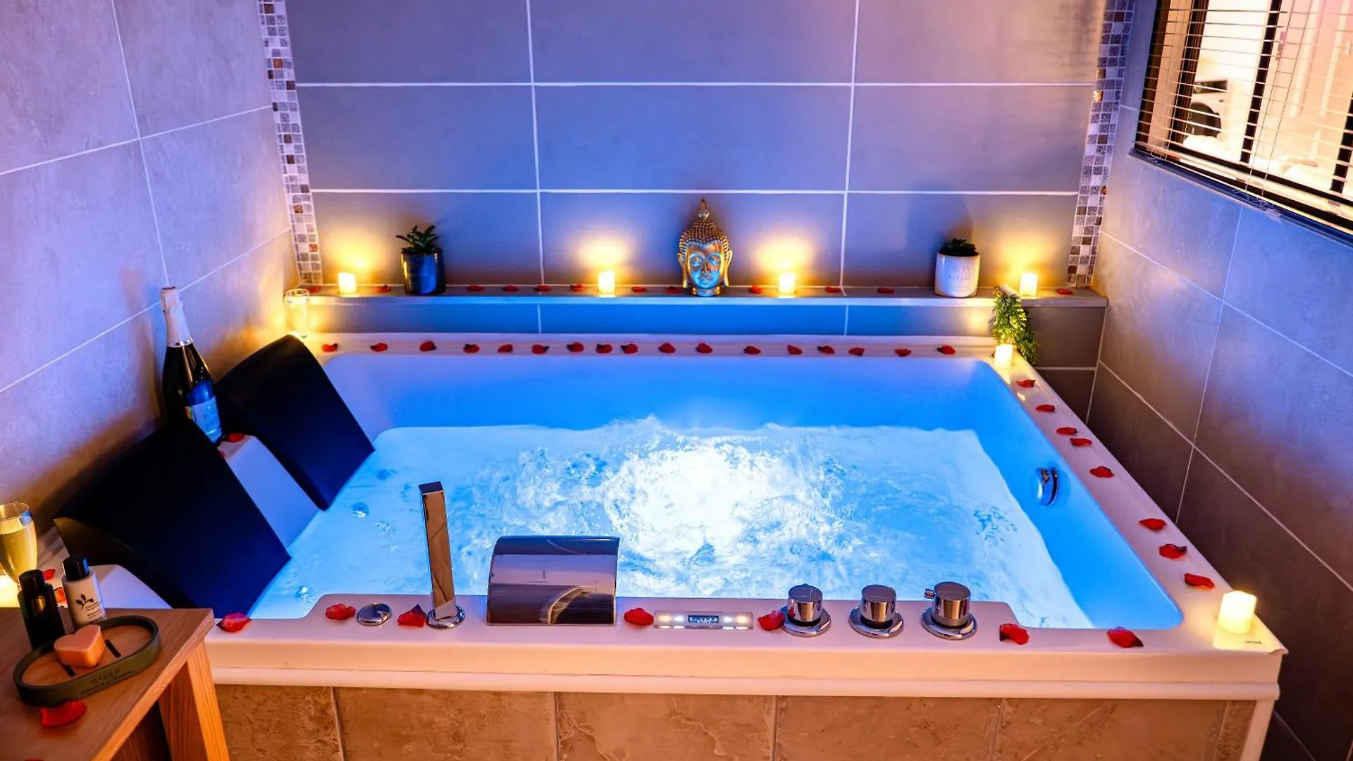 Il Etait Une Fois - Gap Chambre Romantique & Spa contacts